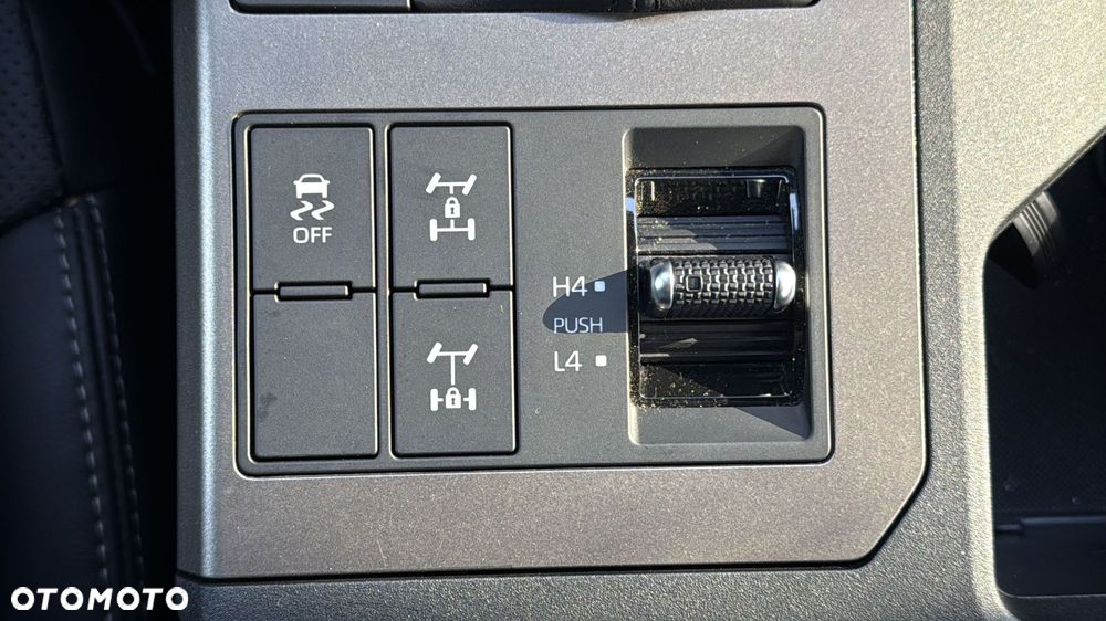 Toyota Land Cruiser LC 2.8 D-4D Invincible - 24