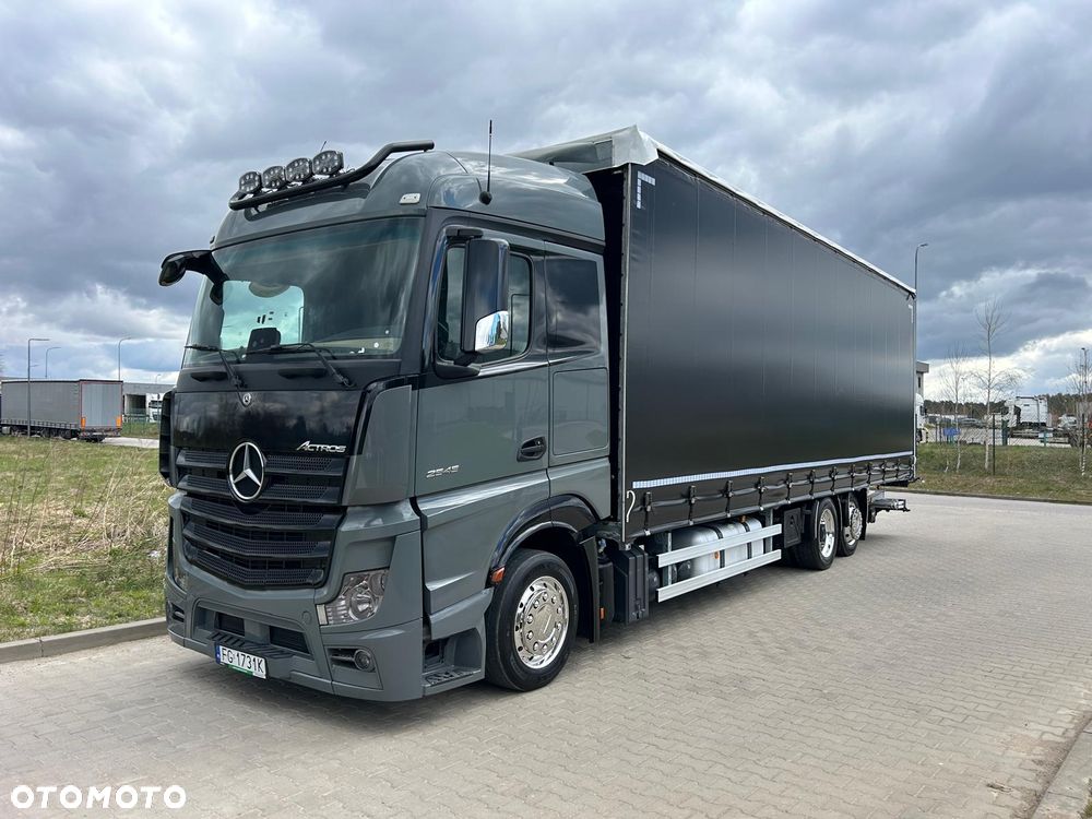 Mercedes-Benz Actros - 1