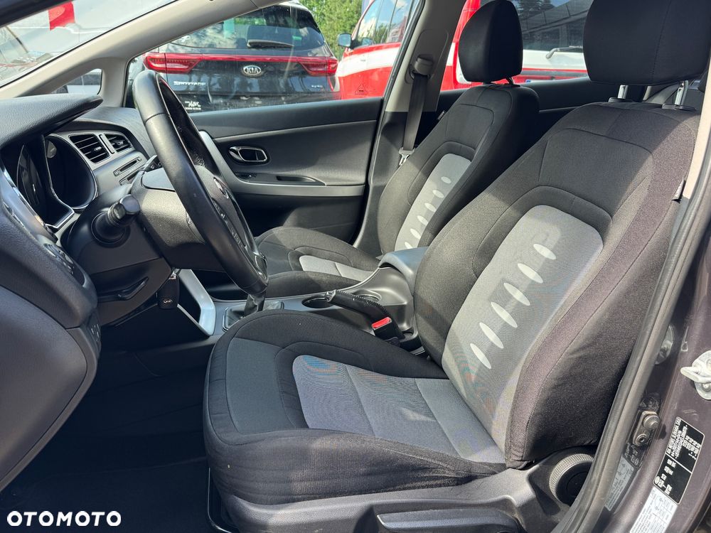 Kia Ceed 1.6 GDI Dream Team Edition - 10
