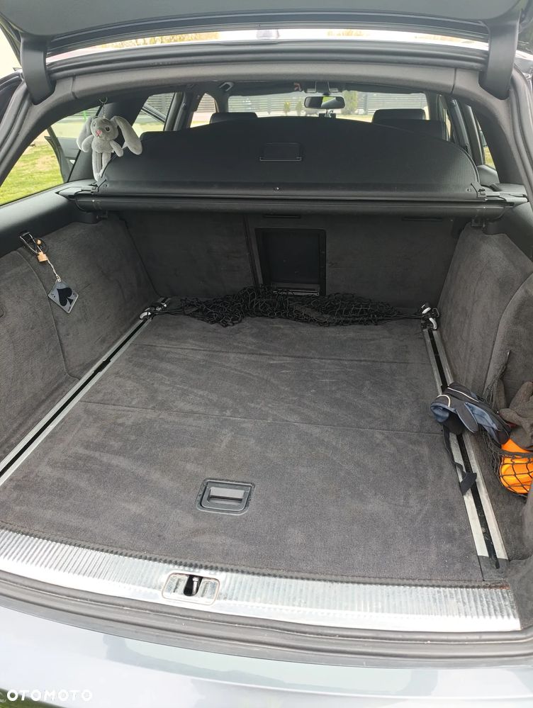 Audi A6 Avant 2.4 - 16