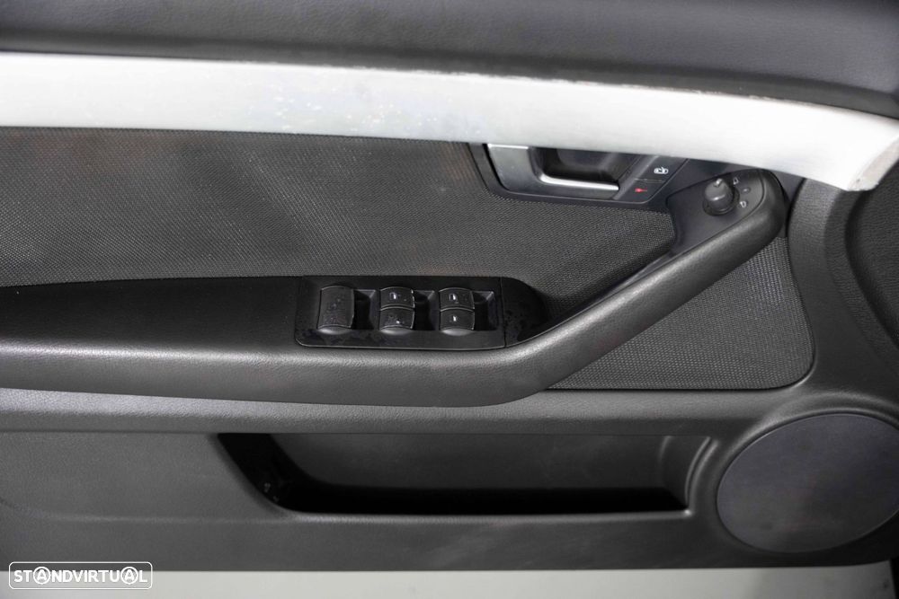 Audi A4 Cabrio 2.0 TDI S-line - 17
