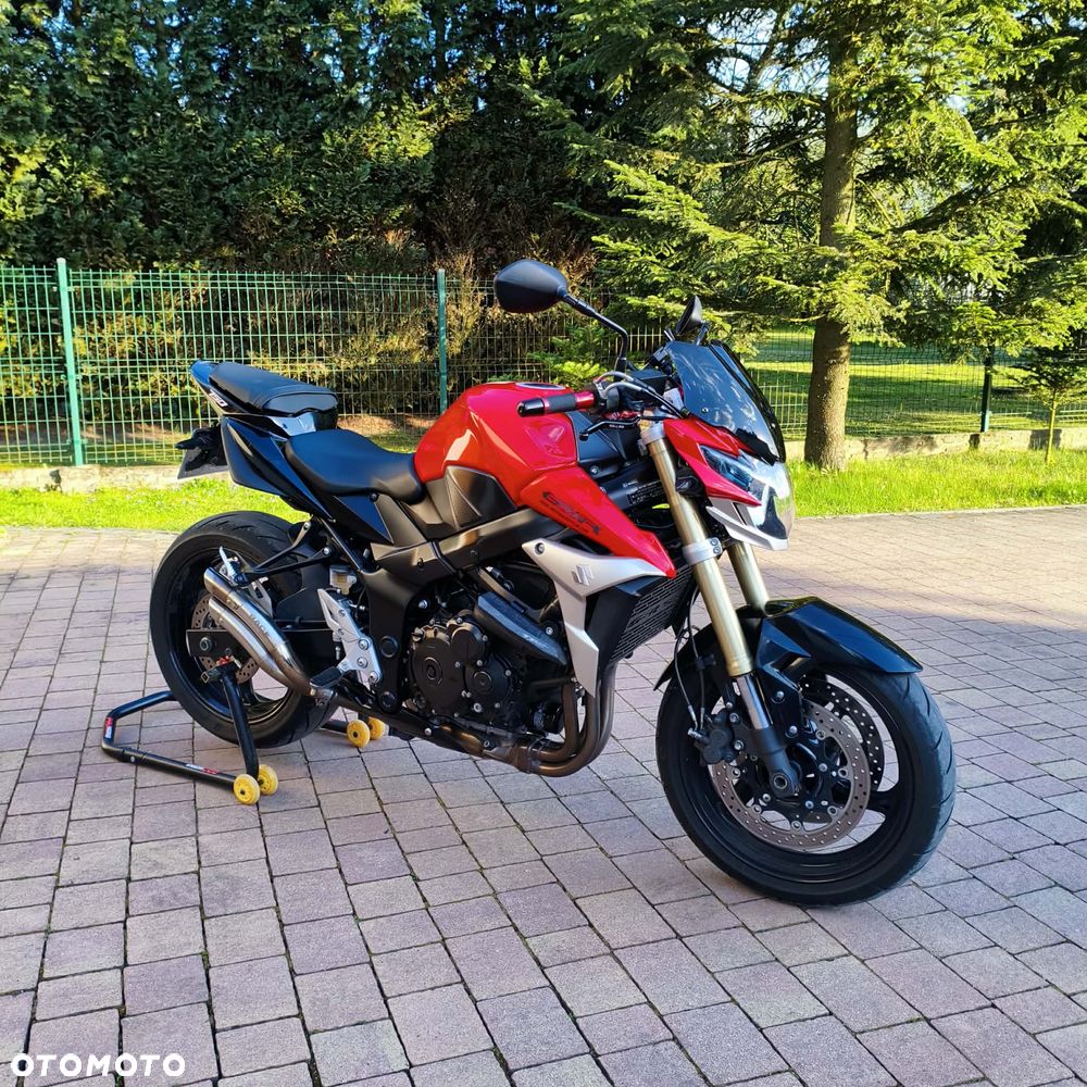 Suzuki GSR - 1