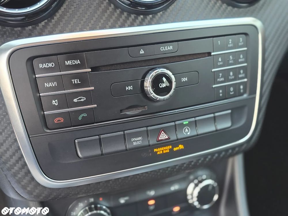 Mercedes-Benz GLA 180 7G-DCT Style - 28