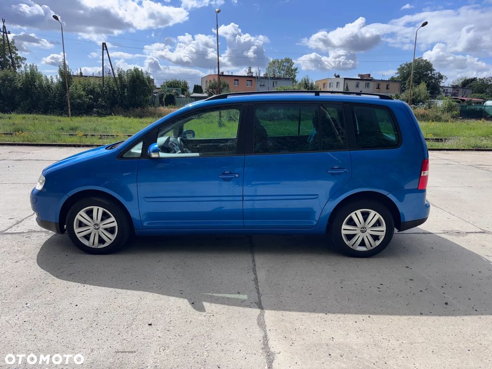 Volkswagen Touran 1.6 FSI - 8