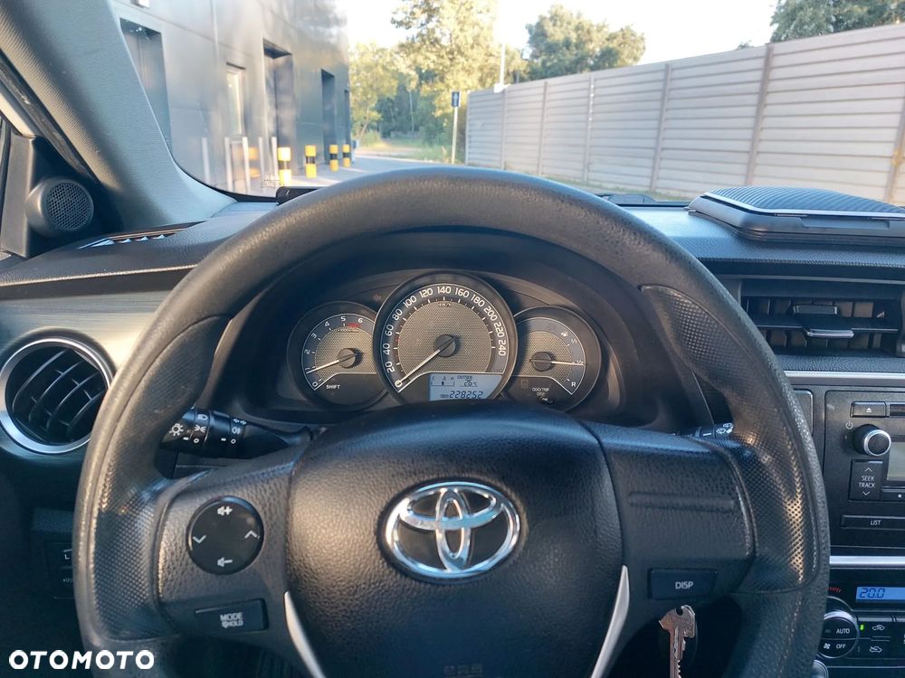 Toyota Auris 1.4 D-4D Active - 8