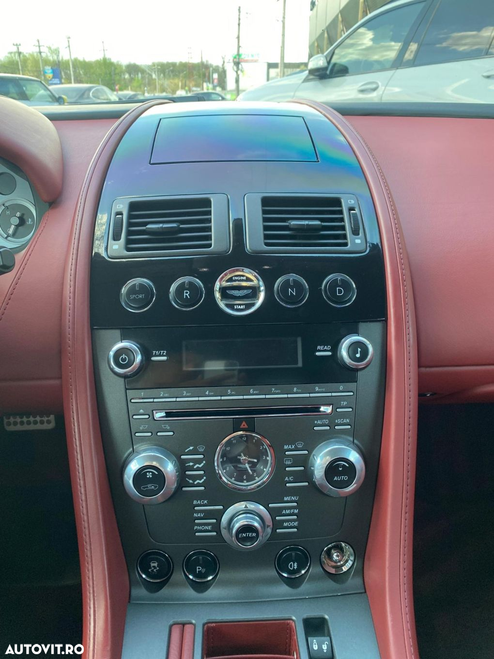 Aston Martin V8 Vantage - 12