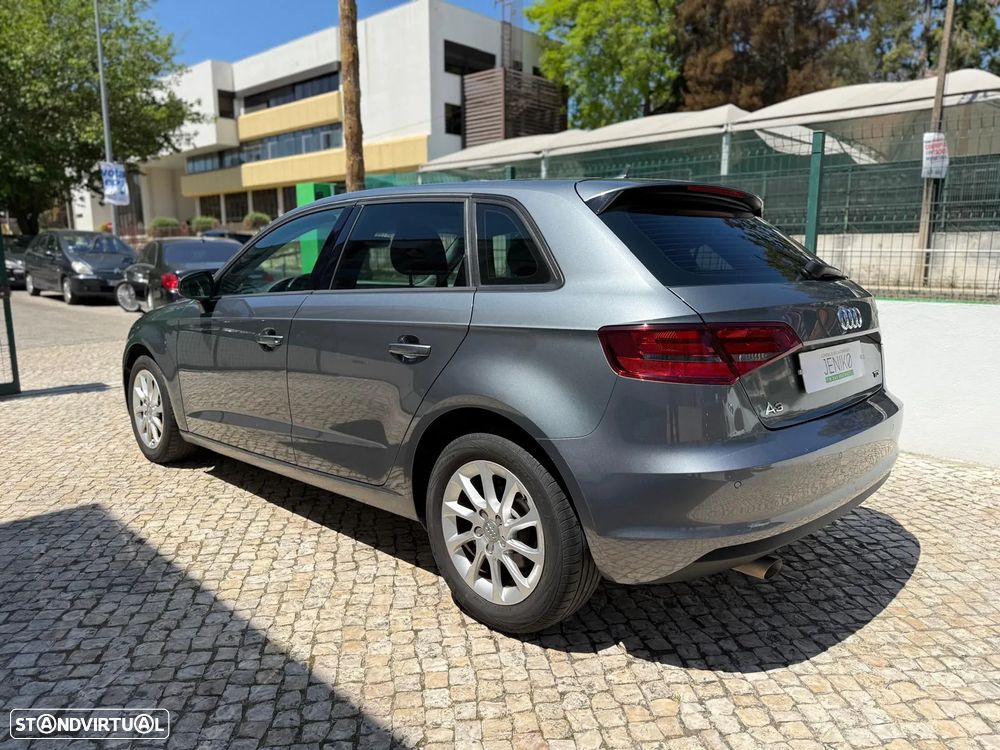 Audi A3 Sportback 1.6 TDI Attraction - 4