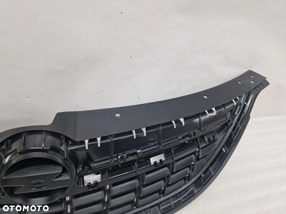 OPEL ZAFIRA C 11- ATRAPA / GRILL PRZEDNI PRZÓD , NR 13300698 , NR AUKCJI GL573 - 5