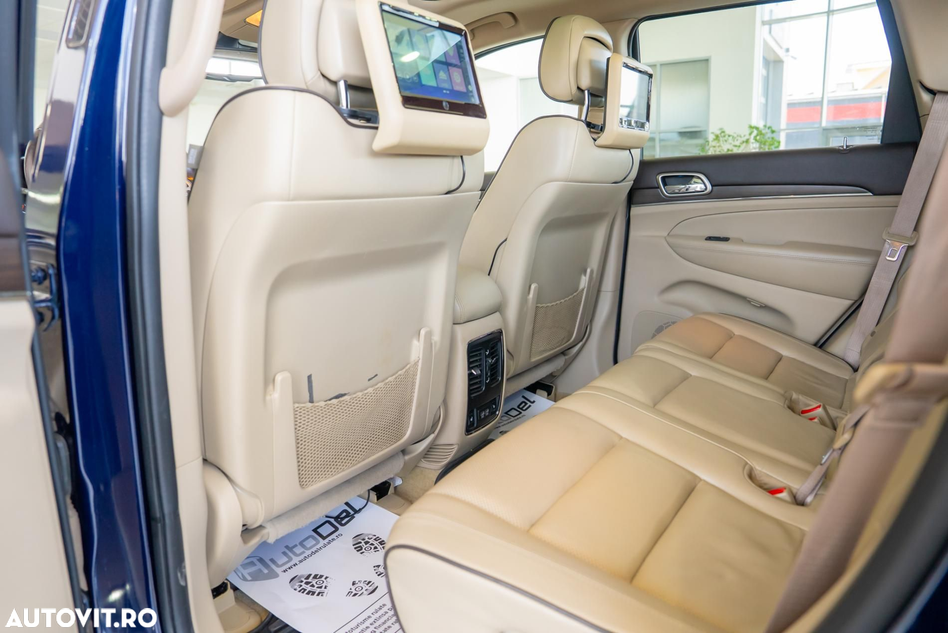 Jeep Grand Cherokee - 20