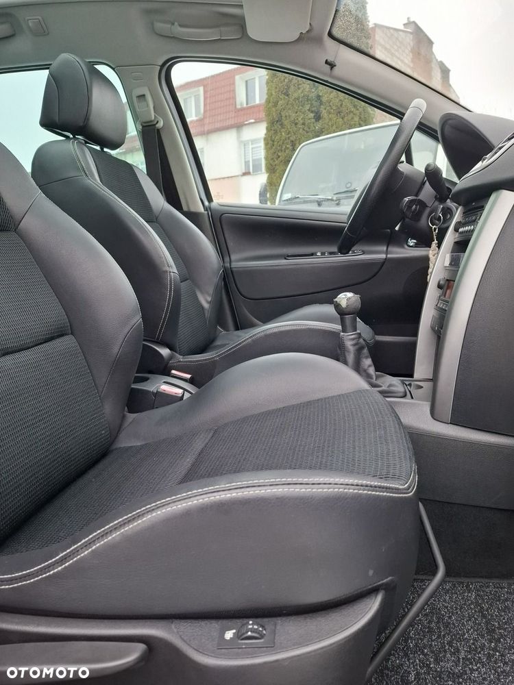 Peugeot 207 - 10