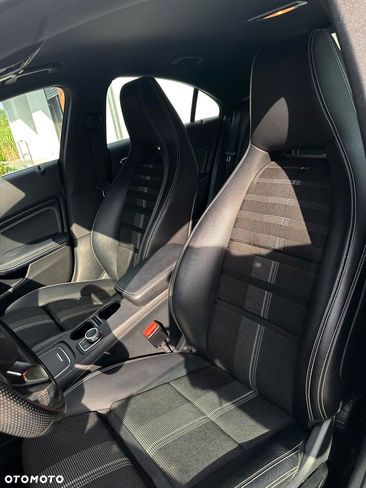 Mercedes-Benz CLA 180 7G-DCT Urban - 29