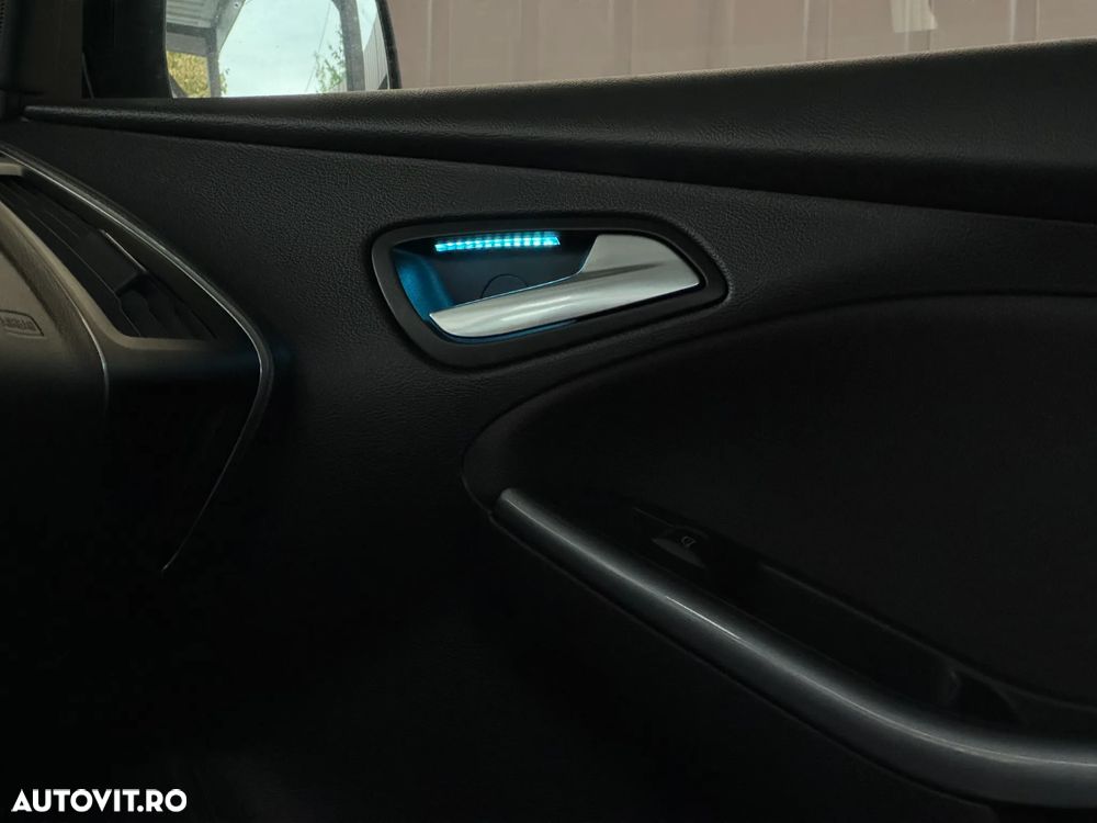 Ford Focus Turnier 1.6 TDCi DPF Titanium - 14