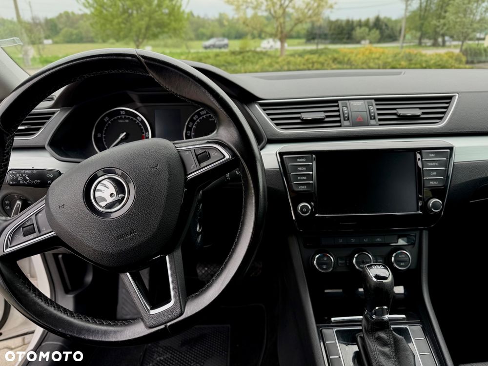 Skoda Superb 2.0 TDI DSG Ambition - 4