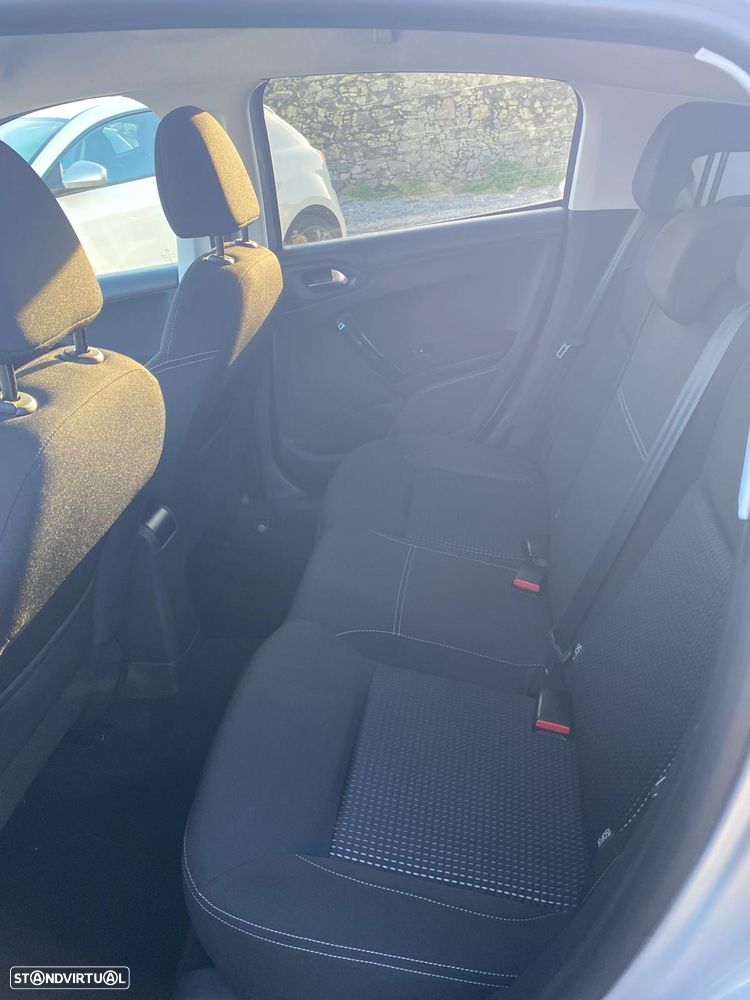 Peugeot 208 PureTech 82 Start & Stop Allure - 8