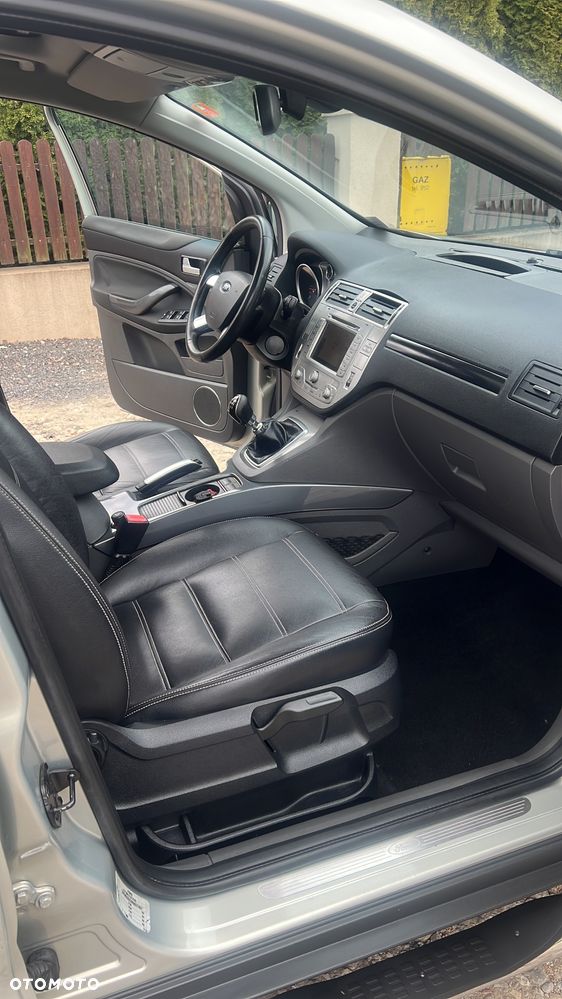 Ford Kuga - 16