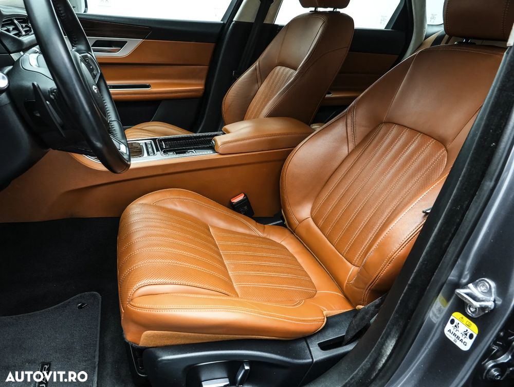 Jaguar XF 20d RWD Portfolio - 13