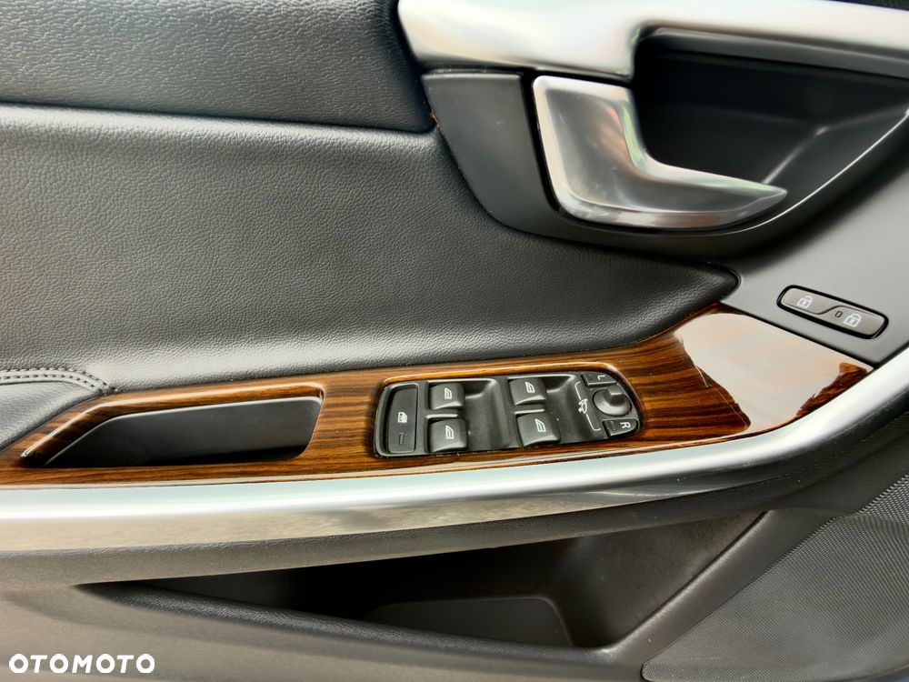 Volvo V60 D5 AWD Geartronic - 19