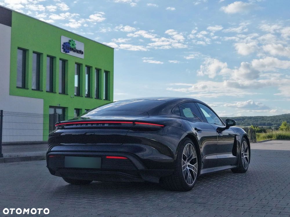 Porsche Taycan - 22