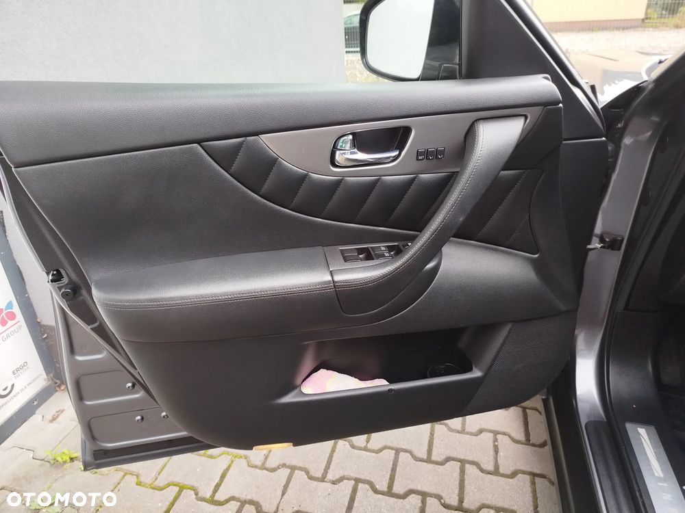 Infiniti QX70 3.7 S - 17