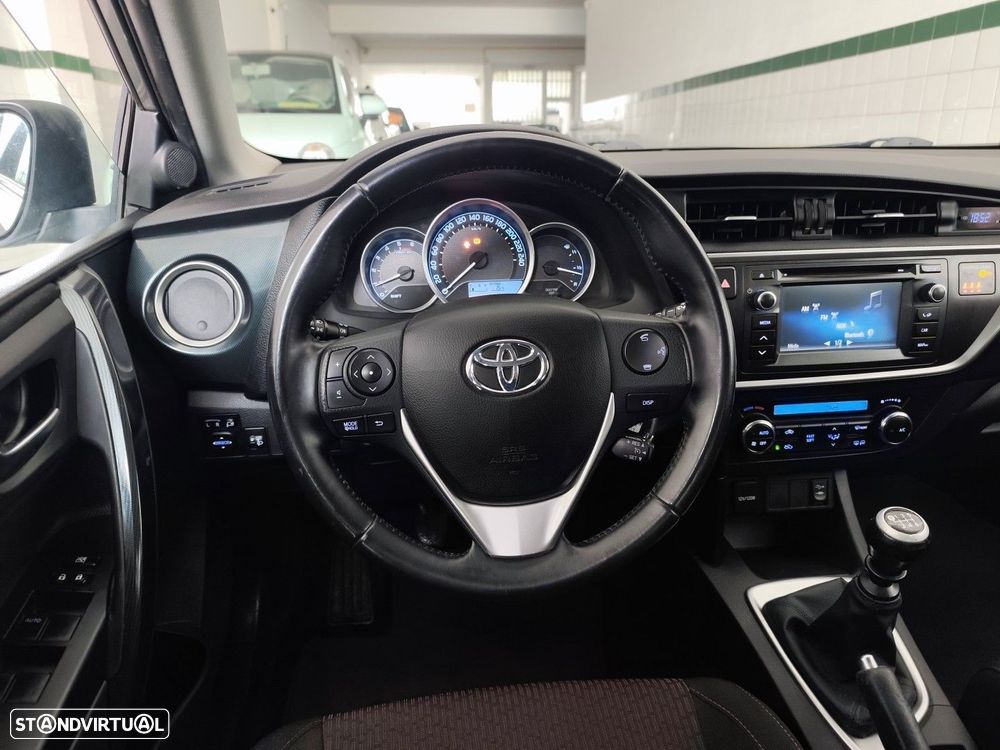 Toyota Auris Touring Sports - 12