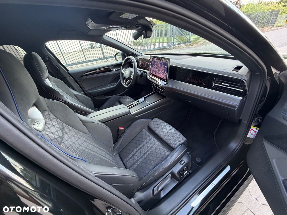 Volkswagen Passat Variant 2.0 TDI SCR DSG R-Line - 20