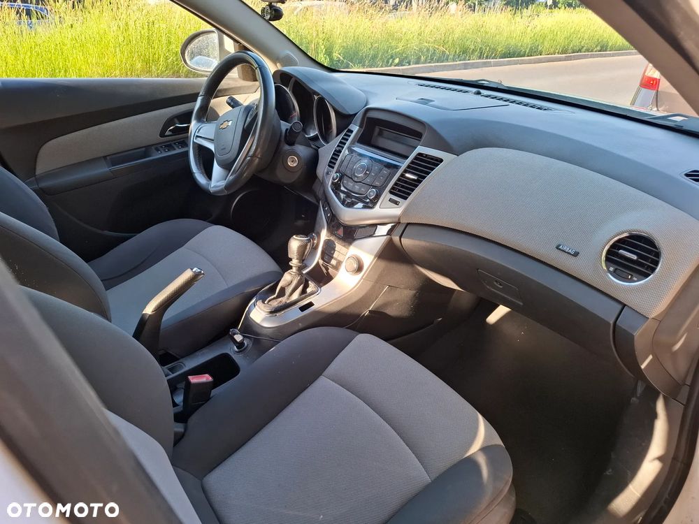 Chevrolet Cruze 1.6 LS - 10