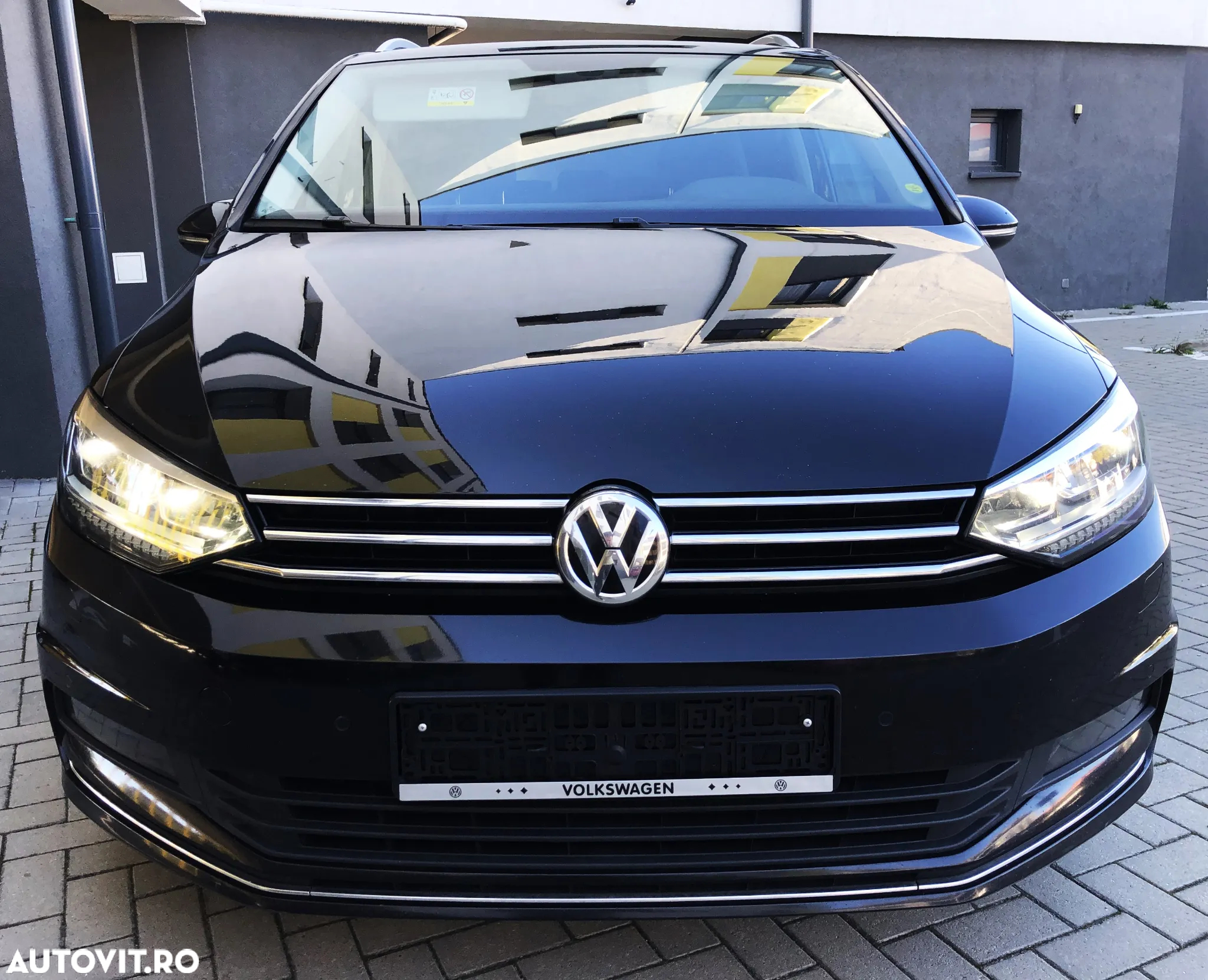 Volkswagen Touran 2.0 TDI DSG Highline - 2