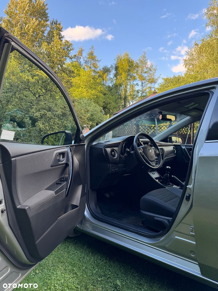 Toyota Auris 1.6 Premium Comfort - 12