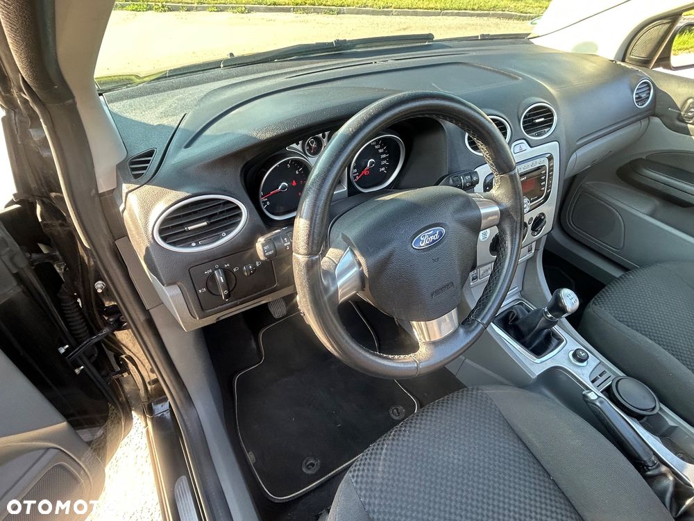 Ford Focus 2.0 16V Sport - 26