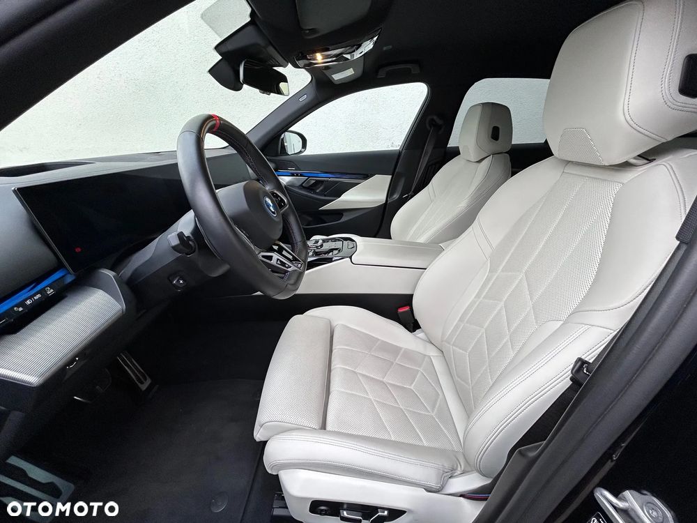 BMW i5 83.9kWh M60 xDrive - 12