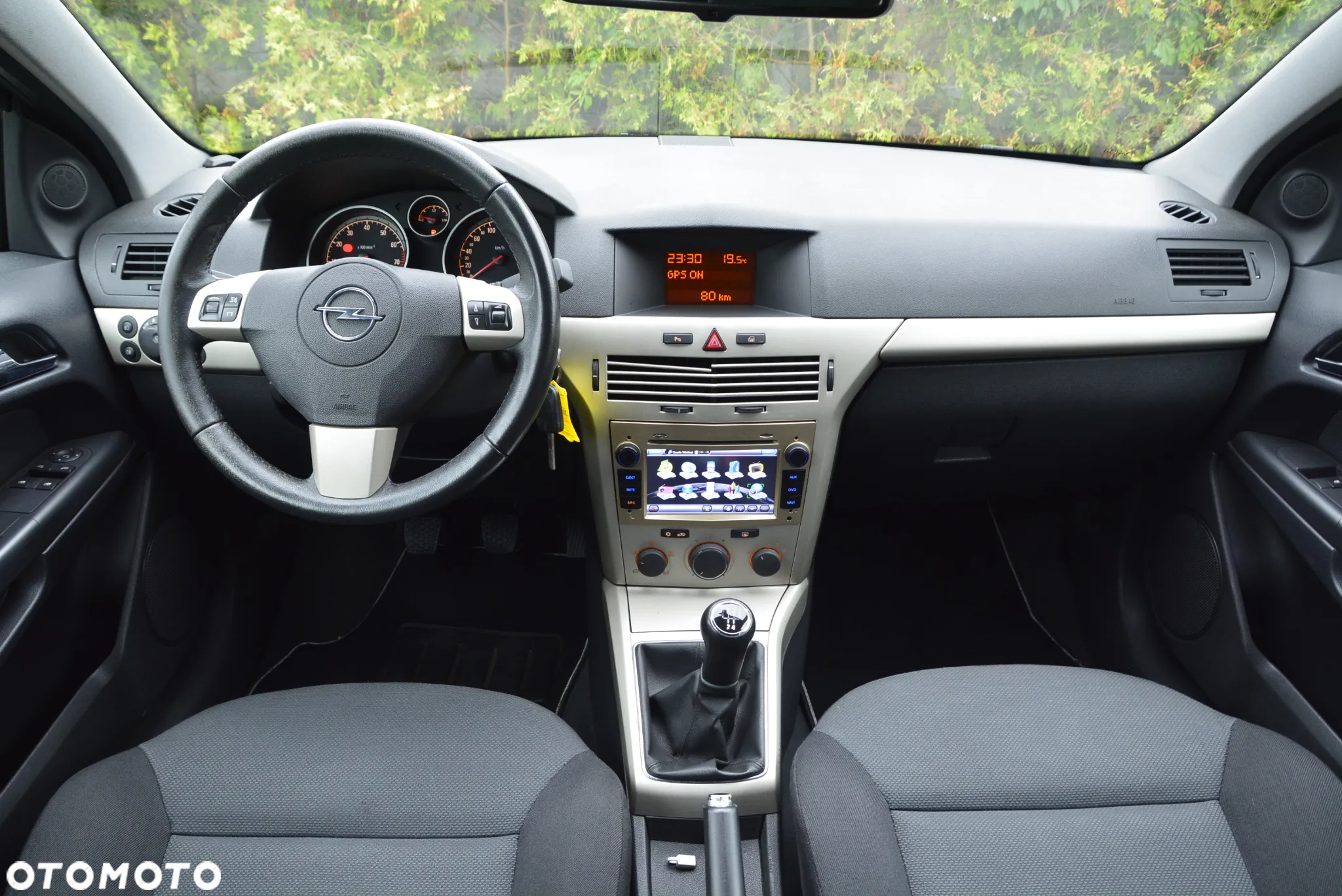 Opel Astra GTC 1.6 NAVI - 4