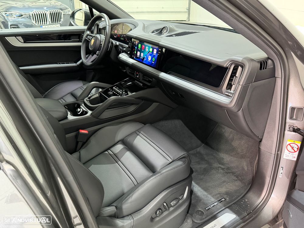 Porsche Cayenne Coupé E-Hybrid - 38