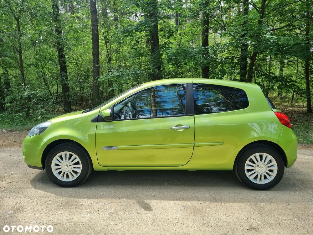 Renault Clio 1.2 16V Emotion - 8