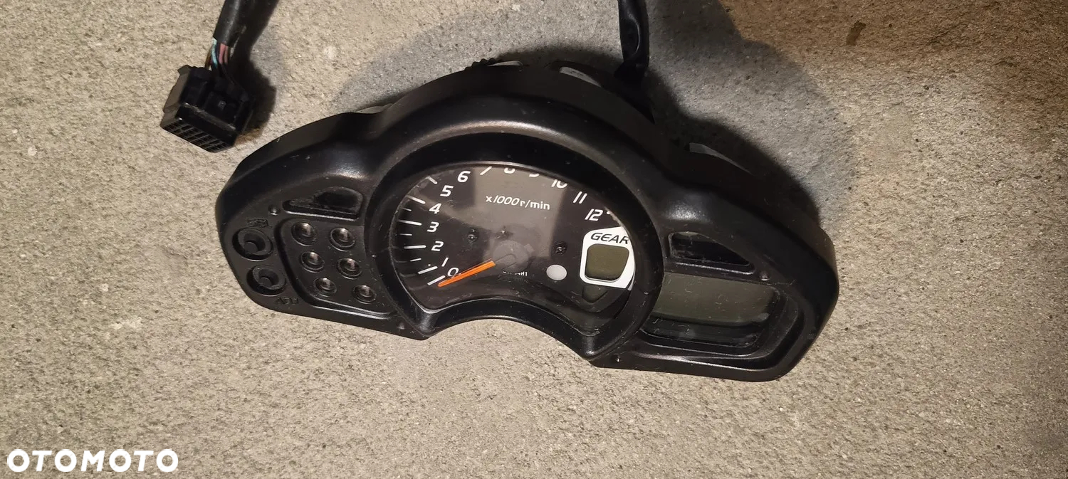 SUZUKI GLADIUS SFV 650 LICZNIK ZEGARY PRĘDKOŚCIOMIERZ CHŁODNICA WODY - 11