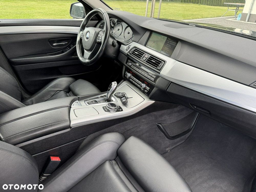 BMW Seria 5 520d - 29