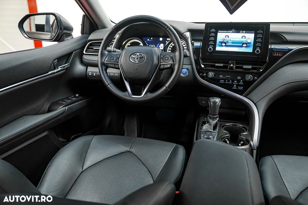 Toyota Camry Luxury - 12