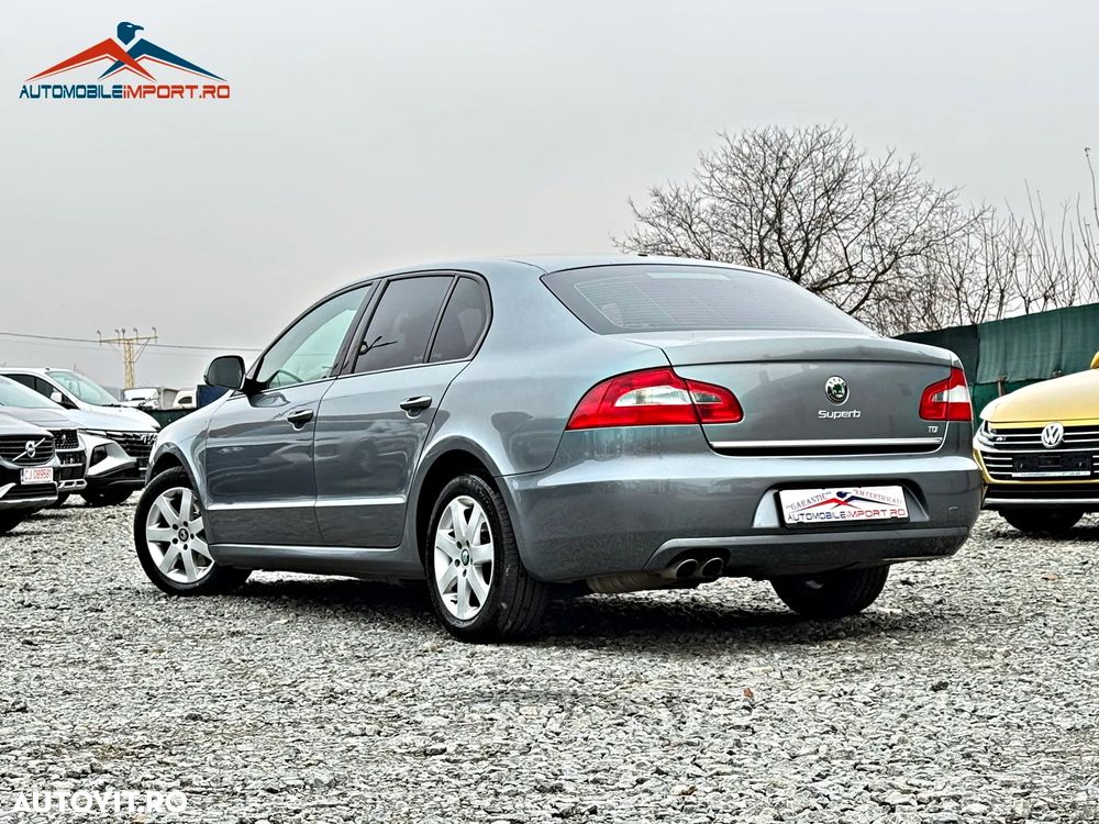 Skoda Superb 2.0 TDI DPF Elegance - 4