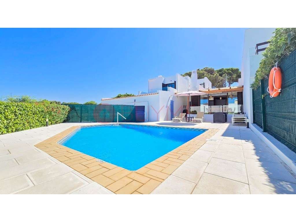 Moradia V4 com Piscina Privada em Vilamoura - Privacidade e Potenci... - Grande imagem: 2/14