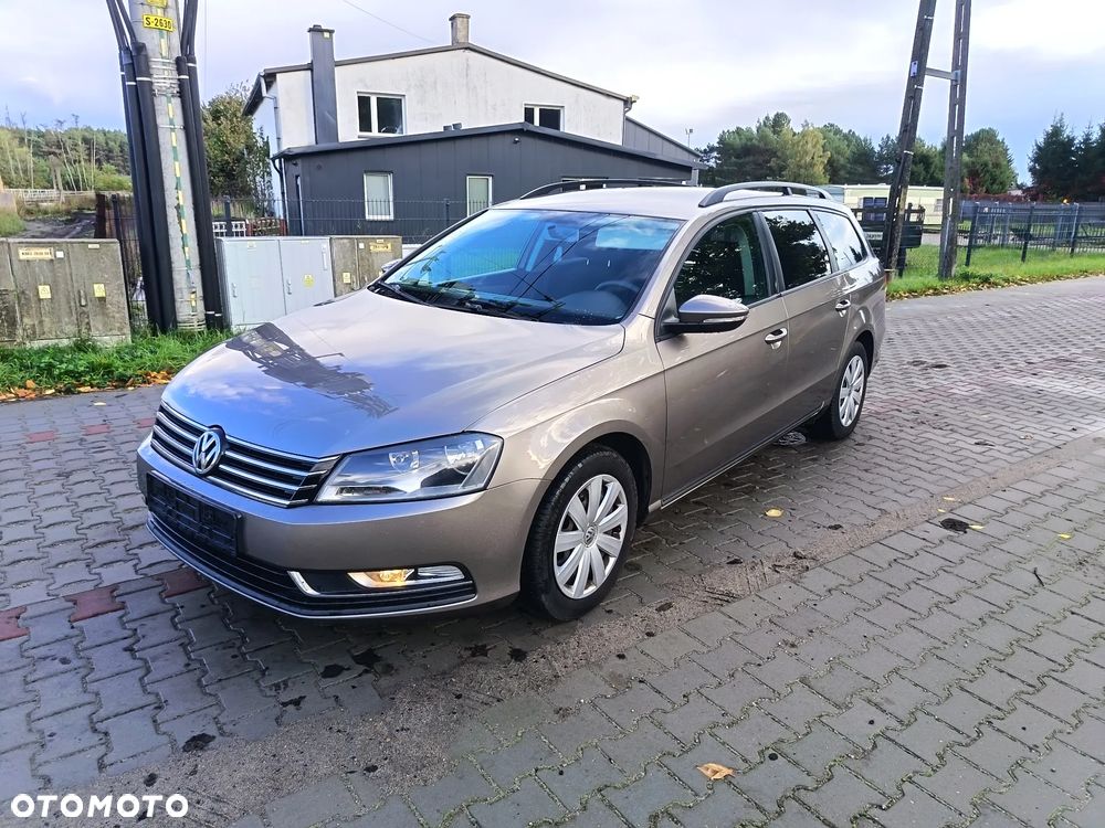 Volkswagen Passat - 1