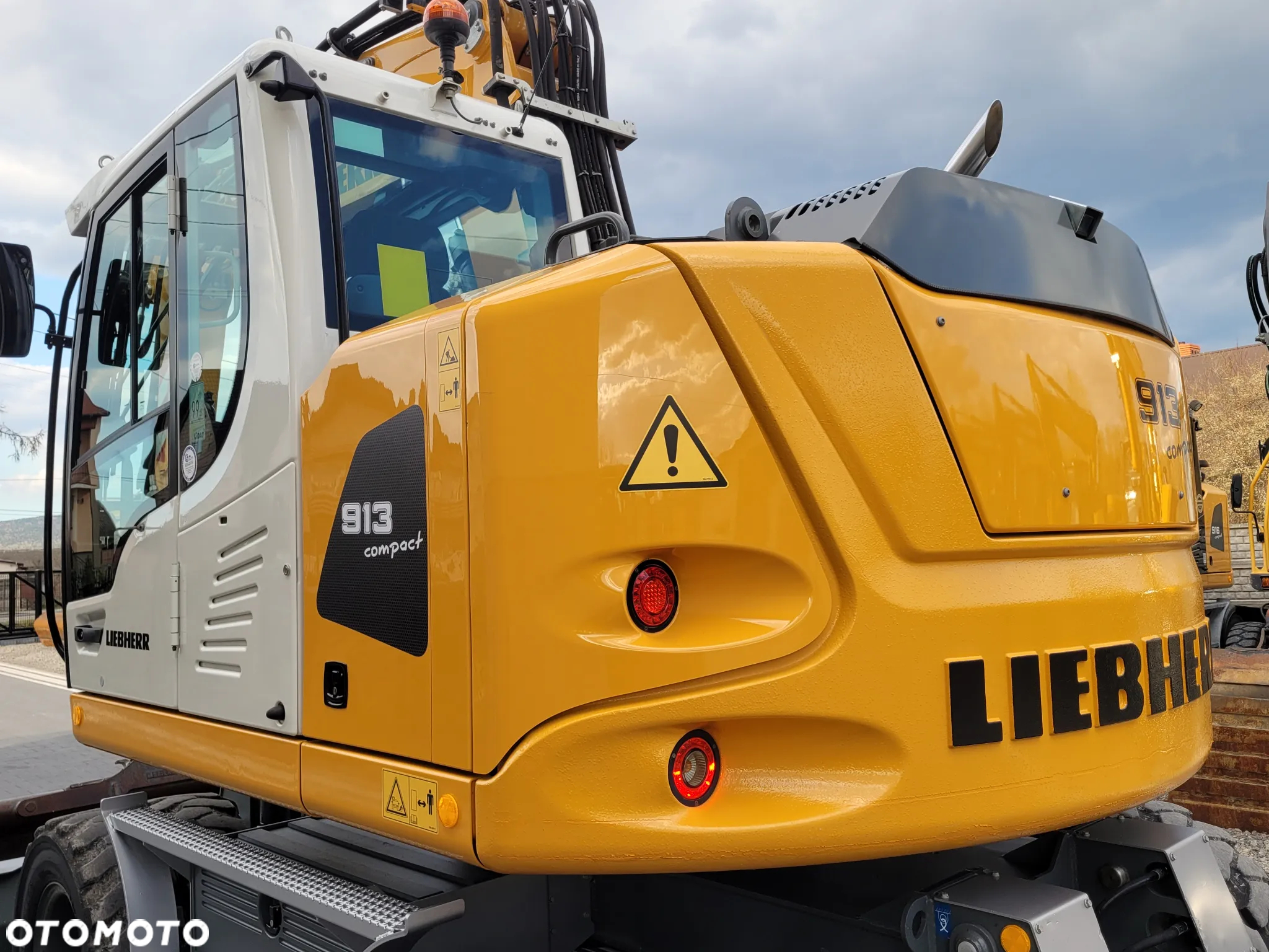 Liebherr A913 compact / 3400h / jak NOWA!!! / - 16