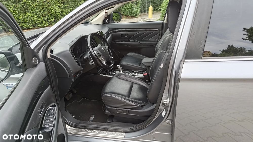 Mitsubishi Outlander Intense + - 13