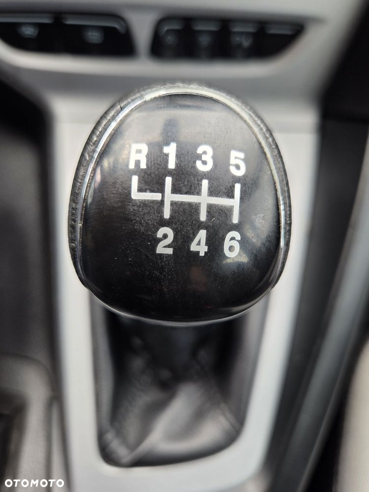 Ford Focus 1.6 EcoBoost Titanium - 26