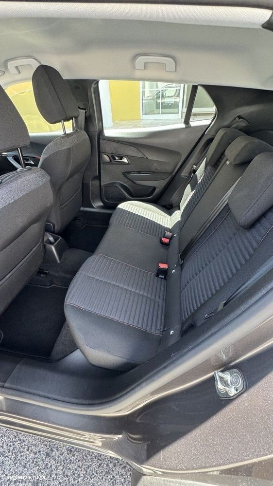 Peugeot 2008 1.2 PureTech Allure EAT8 - 14