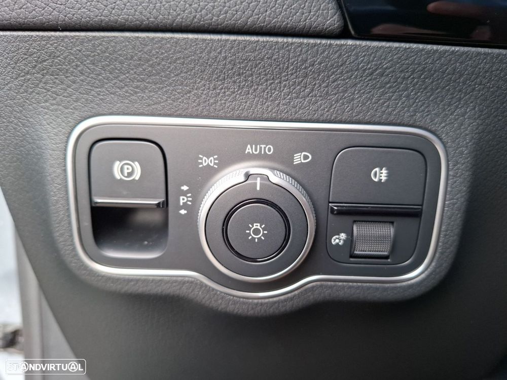 Mercedes-Benz GLA 180 d AMG Line - 20