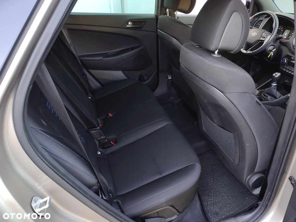 Hyundai Tucson 1.6 GDI BlueDrive GO 2WD - 27