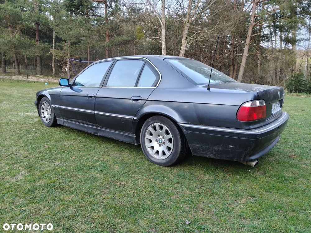 BMW Seria 7 - 18