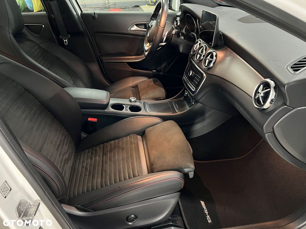 Mercedes-Benz GLA 220 4-Matic AMG Line - 12
