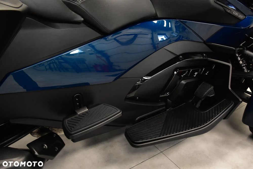 Can-Am Spyder - 23