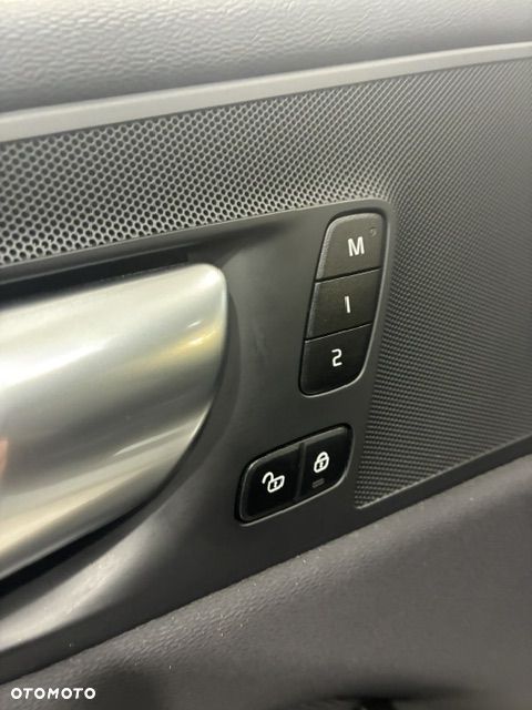 Volvo XC 60 B4 B Plus Dark - 37