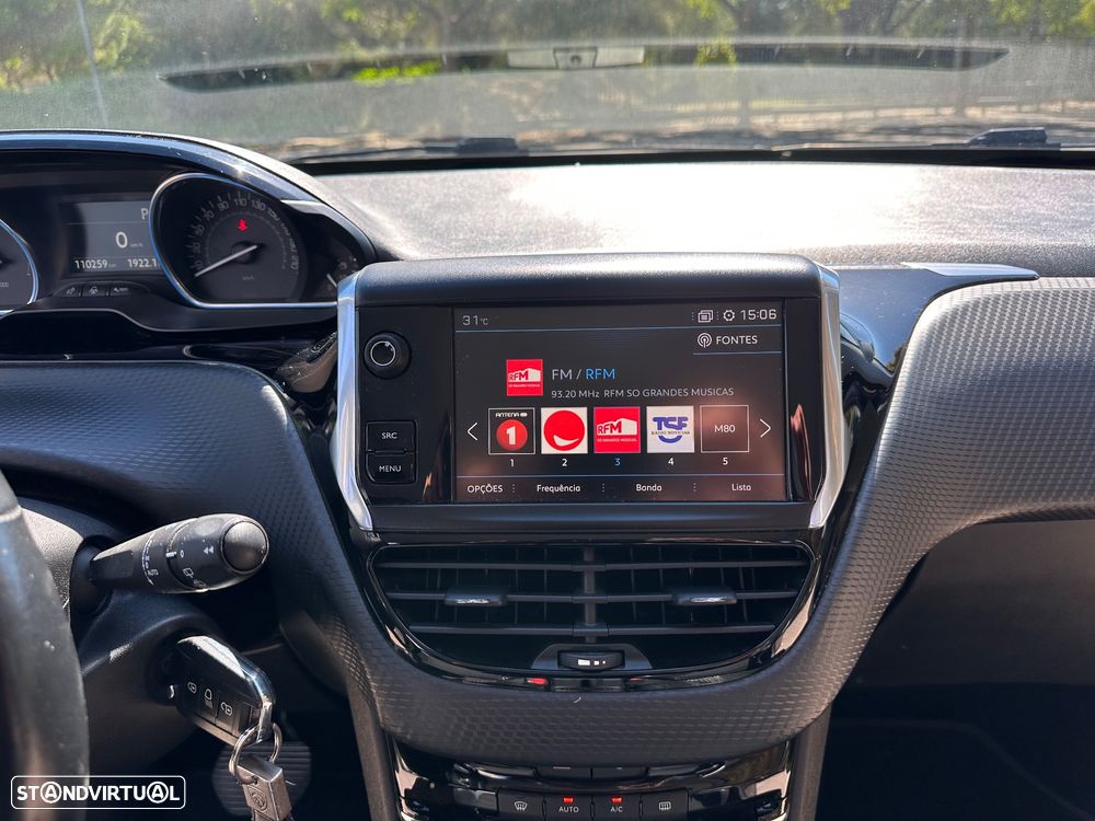 Peugeot 2008 1.2 PureTech Allure EAT6 - 18